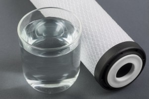 vodni filter-kozarec-voda